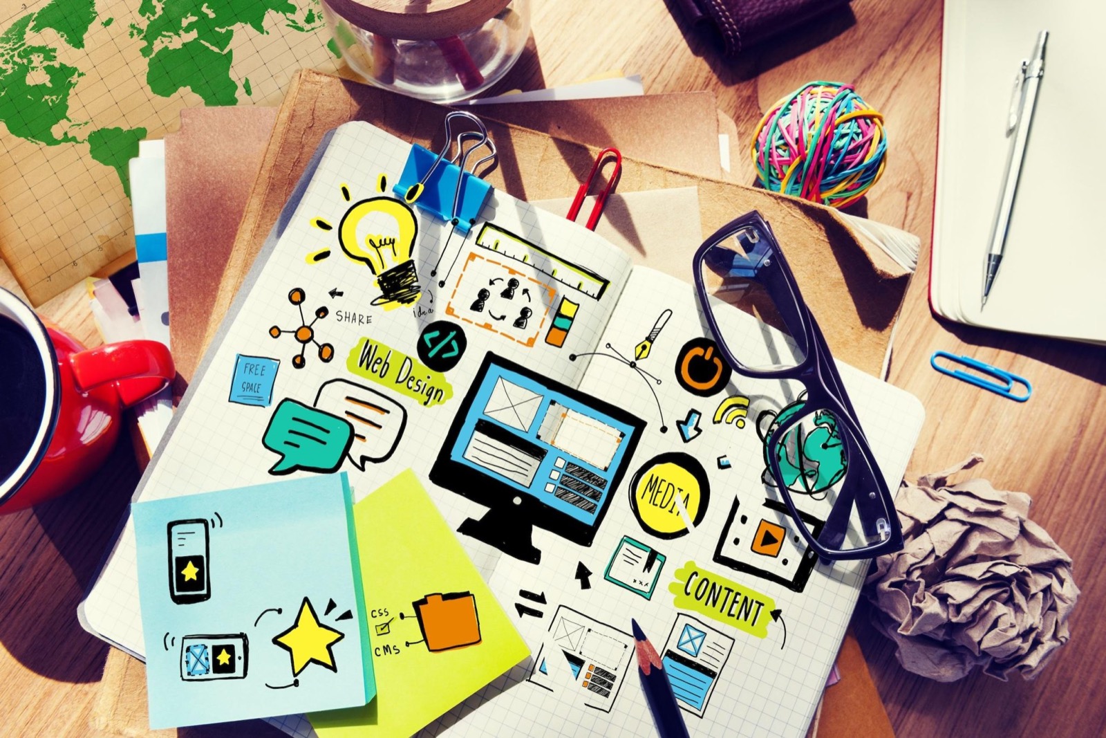 Mesa de diseño de contenidos, marca y comunicación digital